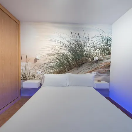 Apartment Sunny - Jacuzzi, Jardin Privado, A Pie De Playa Con Parking *